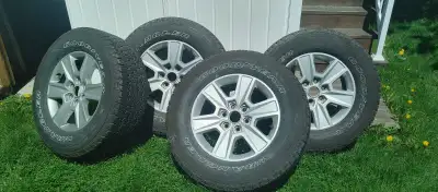 Ford F150 4 mags et 4 pneus avec les capteurs de pression Pneus Good Year homologués pour l'hiver 27...