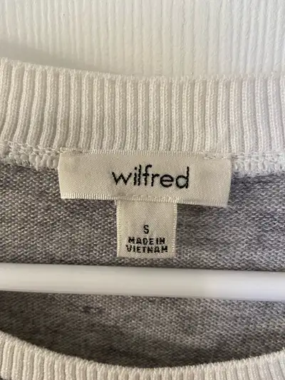 Excellent used condition Wilfred light-weight sweater. Size S. Bought at Aritzia. Smoke-free and pet...