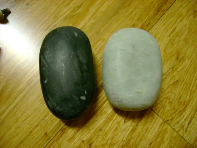 2 CARVING STONES AND 1 BOTTLE AND 1 STATUS63234628460675122