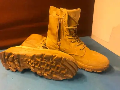 Men’s boots ((LAST PAIR)) NOW $50  REDUCED((, View more