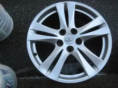 I have two sets of rims in very good condition for sale for $350 set. These rims will fit HYUNDAI, K...