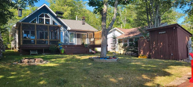 Zwickers Lake Cottage in Nova Scotia