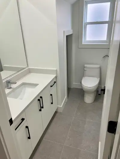 This is a newly constructed, above-ground suite in Queensborough. Spanning 750 sq ft, this modern un...