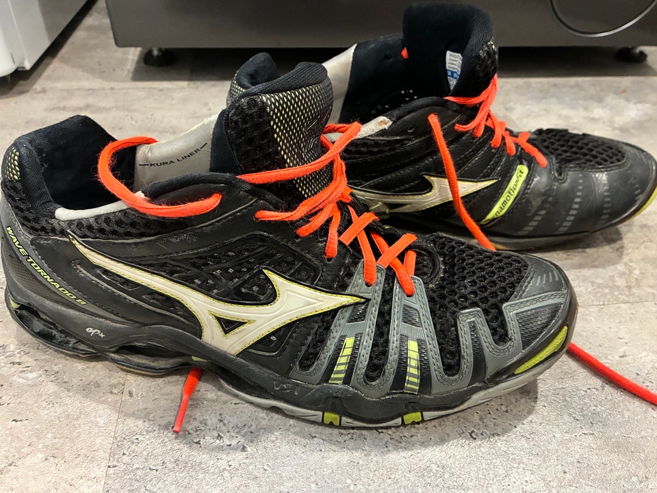 Mizuno, Mizuno Wave Tornado 8 Court Shoes (Size 10)