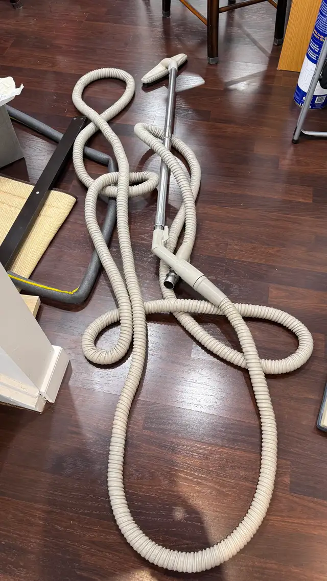 Electrolux Power Nozzle and Vacuum Hose in Vacuums in Winnipeg - Image 5