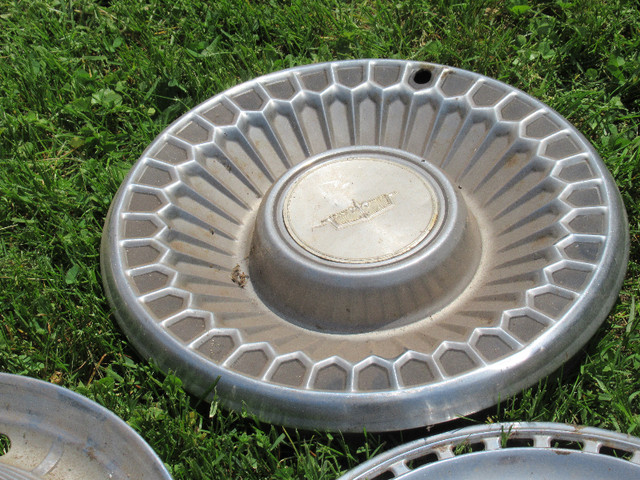 1977-1979 Chevy Caprice 15" Deluxe Hubcap Wheel Covers Pair in Tires & Rims in St. Catharines