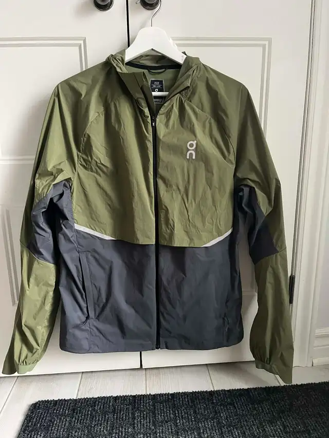 ON Core Jacket men small in Men's in Laval / North Shore - Image 5