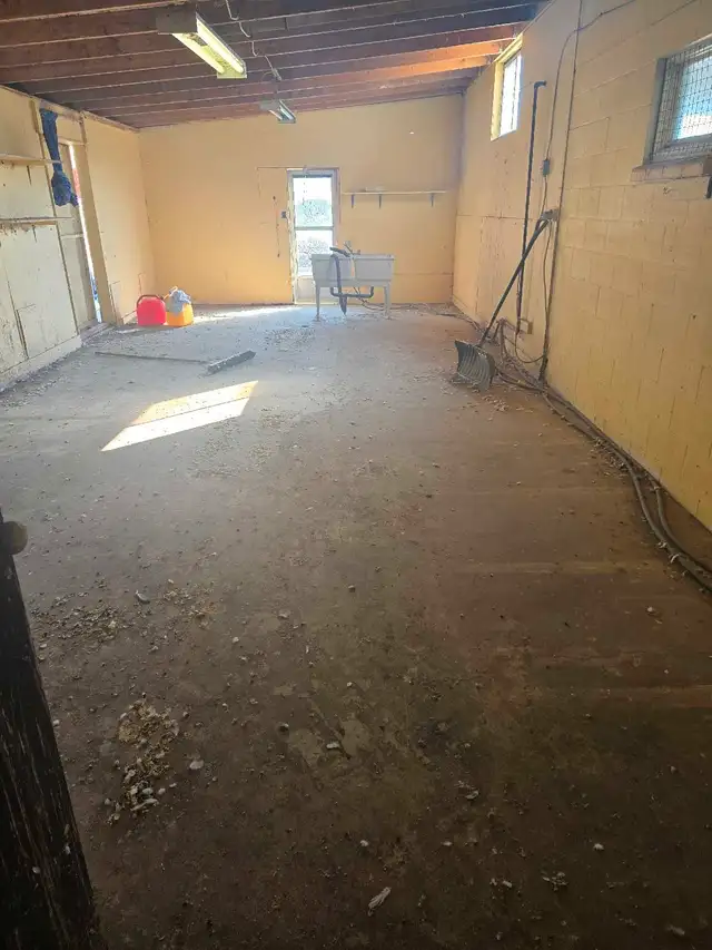 Land, storage and building for rent63838172977667121