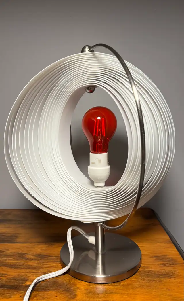 Space Age “Moon” Table Lamp 1970s in Indoor Lighting & Fans in City of Montréal - Image 5