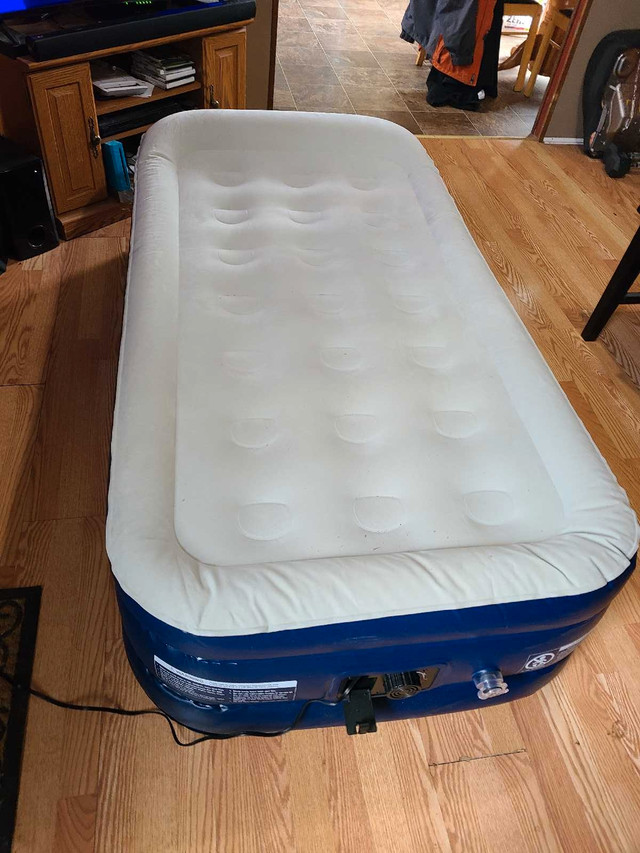 Air mattress  in Fishing, Camping & Outdoors in Stratford