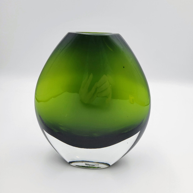 PartyLite Green Rainforest Renewal Art Glass Vase Reed Diffuser in Home Décor & Accents in Strathcona County - Image 4