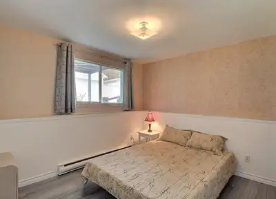 chambre a louer disponible dans une maison de 3 chambres pour le 01 juillet 2025 Une chambre A LOUER...