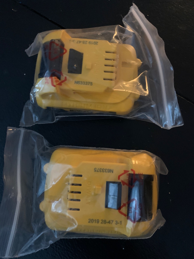 Batteries and Charger Dewalt of DCB112 12 V /r Max Lithium ION in Power Tools in Mississauga / Peel Region - Image 4