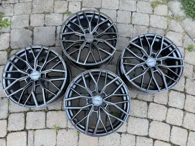 18x8 5-112 gunmetal This set of used gunmetal coloured Ruffino Teknik rims, are in excellent conditi...