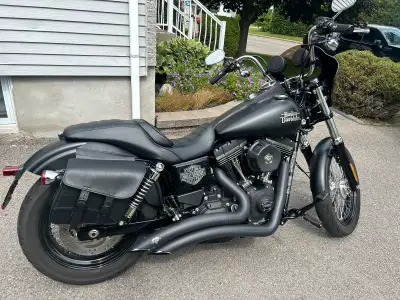 Harley-Davidson dyna street bob (FXDB) 2017. Moteur 1690 cc Condition show showroom. 16 924 km Les 3...