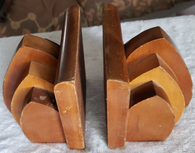 VINTAGE WOOD BOOKENDS - SERRE-LIVRES EN BOIS in Arts & Collectibles in Laval / North Shore - Image 2