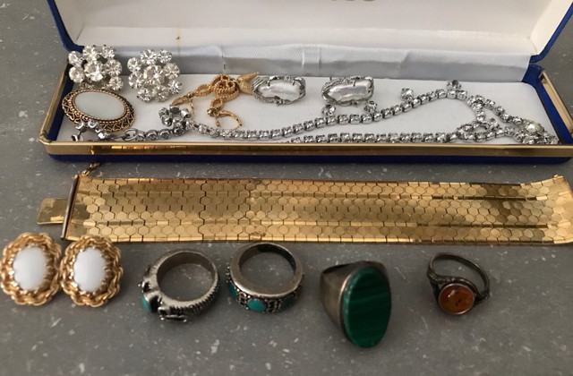 Luxe lot bijoux vintage  dans Bijoux et montres  à Laval/Rive Nord