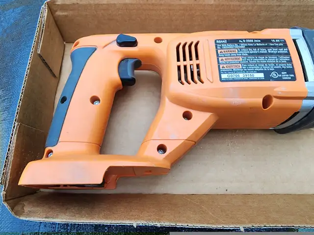 Ridgid R8442 Battery Operated 18Volt Sawzall Tool & Battery in Power Tools in Windsor Region - Image 8