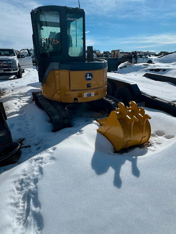 2013 John Deere Excavtor 50D in Heavy Equipment in Calgary - Image 2