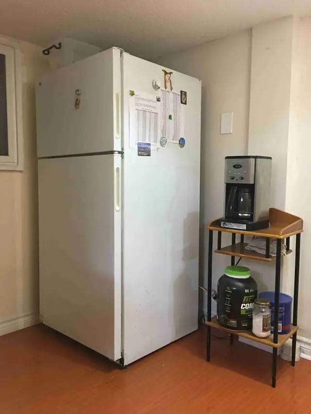 Furnished basement room in 7 minutes walk from Lansdowne subway628647583952651216