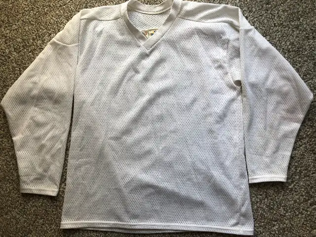 Men’s Hockey Jersey - large in Hockey in Mississauga / Peel Region - Image 2