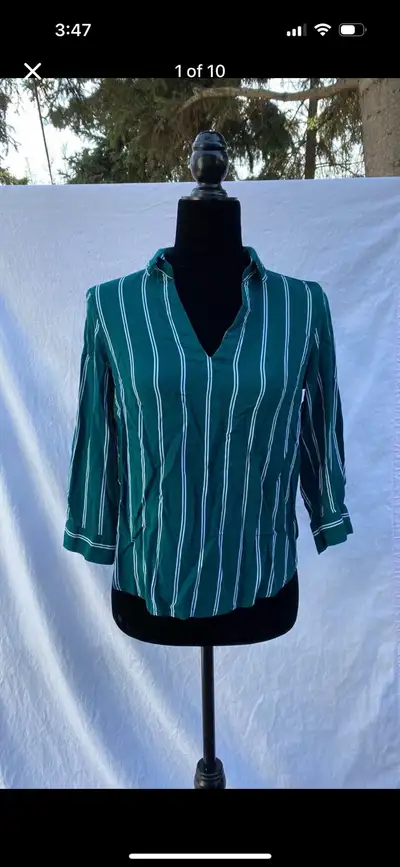 Good condition, barely noticeable snag in fabrics on right sleeve end. 3/4 sleeves Size 4 Pine green...
