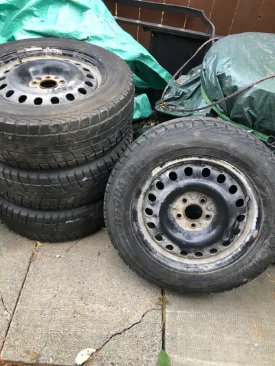 Yoakhama Winter Tires and Rims - 4ea Ice Guard iG51V - Good shape Came off Mitsibushi RVR Bolt Patte...
