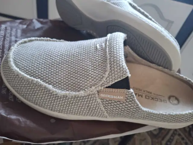 Size 8 Mens Slippers with Arch Support, Canvas in Men's Shoes in Lethbridge - Image 4