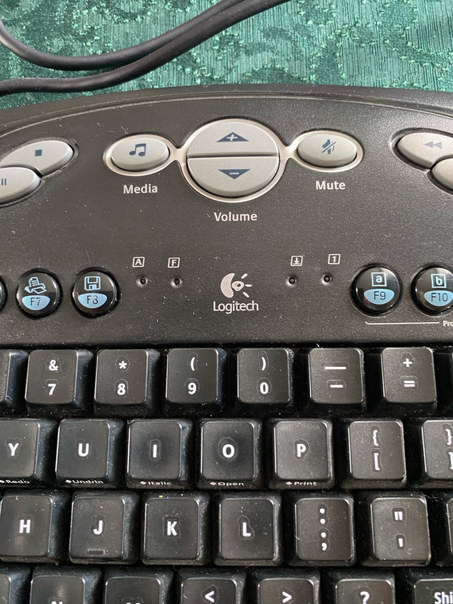 Logitech computer keyboard  in Mice, Keyboards & Webcams in Cape Breton - Image 2