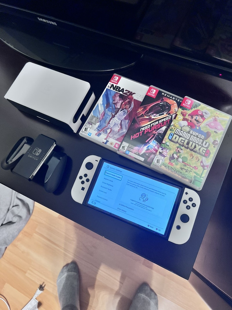 Nintendo Switch OLED Model + 3 games Nintendo Switch Oakville