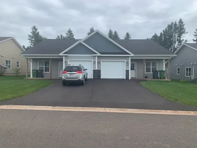 3 Bed 2 Bath Duplex For Rent in West Royalty