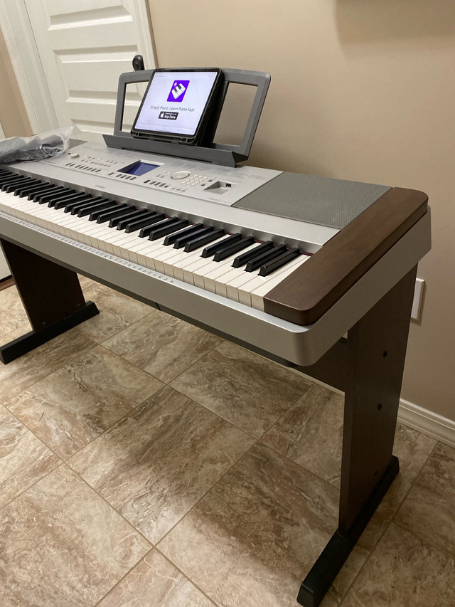 Yamaha DGC-640 Digital Piano w/built in wood stand   in Pianos & Keyboards in Lloydminster - Image 2