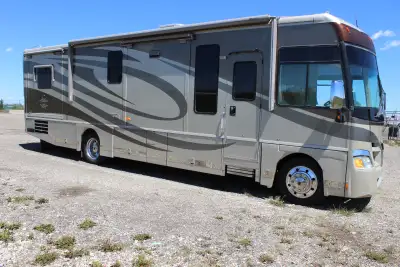 2007 Winnebago Itasca Suncruiser 35ft Class A luxury motorhome with full body paint package. Not dec...