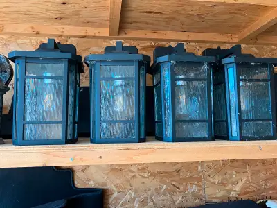 Four wonderful Carriage Lights for garages and walkways, Voir plus