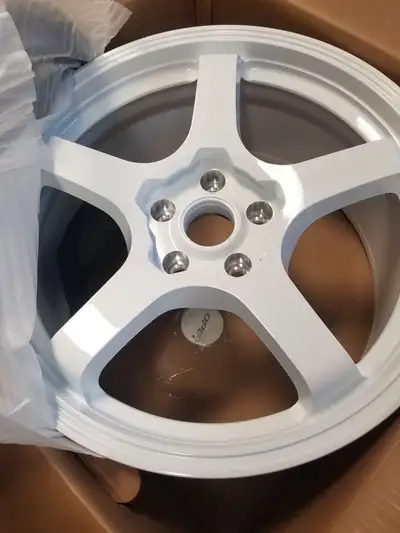 New New OPE/FF05 18x8.5 5x114.3 Heritage White CONE/73.1 +35 $ 850 plus hst per set of 4 rims NEW ti...