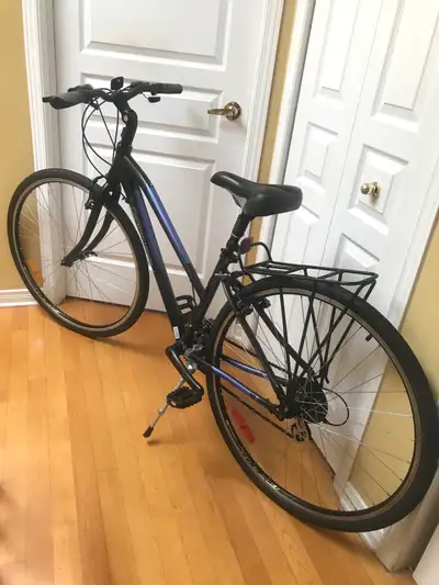 Vélo (bike) hybride Garneau Horizon pour femme -Roues 700C, -Cadre S/M en Aluminium -21-vitesses, dé...