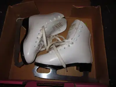 Lange Galaxy - Size 13 Youth (for girls) - 8" long Barely used (the blades would need to be sharpene...
