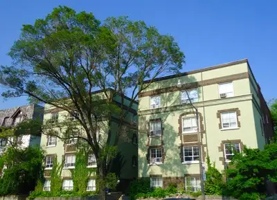 We have 2 OPTIONS for a beautiful character 1 BEDROOM in a charming and quiet low rise. Vintage buil...