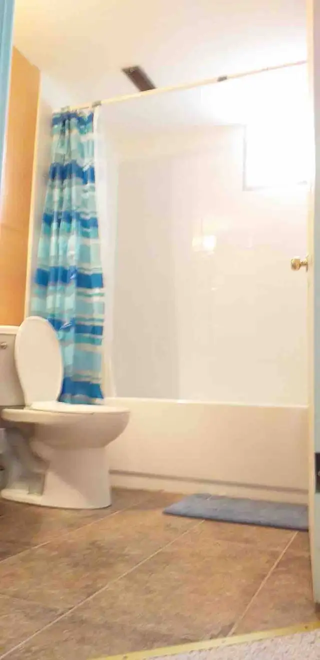 Monthly Furnished Walkout Suite- NW Calgary- Close toAirport63860083933699121
