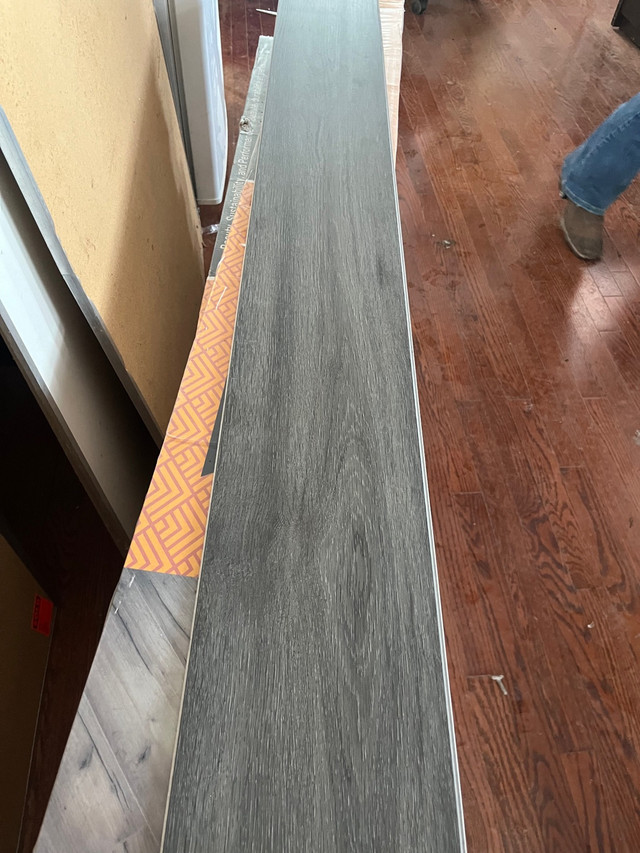Quality Laminate vinyl flooring 300sqft in Floors & Walls in Oshawa / Durham Region