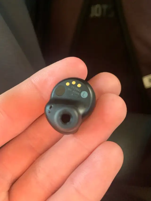 Sony WF-1000XM4 Earbuds in Headphones in Guelph - Image 7