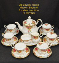 Old Country Roses Royal Albert Bone China made in England tea po