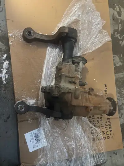 Used 3rd Gen 4Runner front diff. Gear ratio is 4.10 confirmed by mechanic. It’s in working condition...