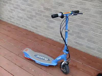 Razor scooter NEW Battery Perfect Toy