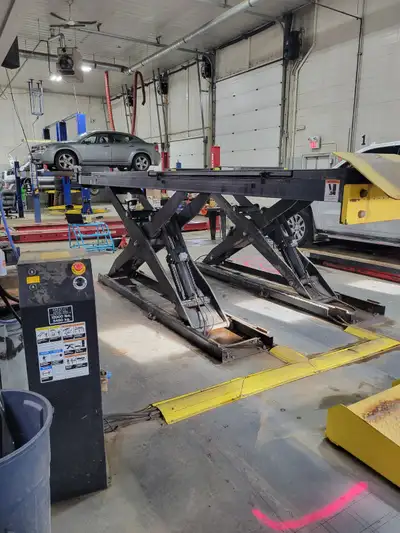 For sale: Wheeltronic 12,000 lb capacity surface-mount scissor lift vehicle hoist. Front cylinder ne...