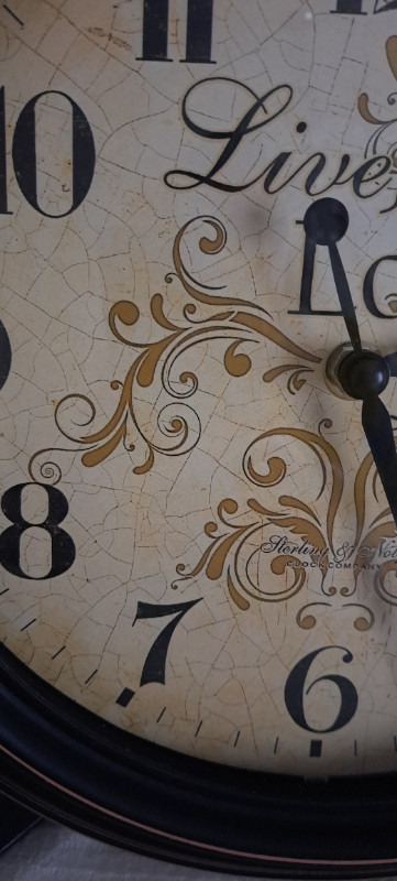 A LOVELY CLOCK in Home Décor & Accents in London - Image 3