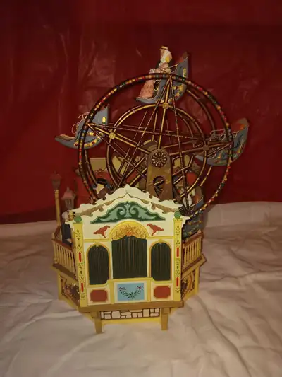 Vintage Enesco Royale Deluxe Carousel Animated And Illuminated Cassette Music Boxes...Vintage 1988 E...