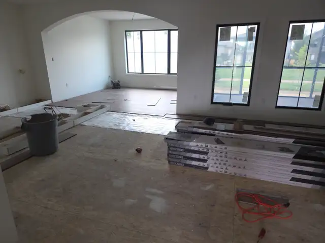 Flooring installer64959949173251124