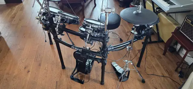 Roland TD-17-L V-Drum 10 peice upgraded kit in Drums & Percussion in Barrie - Image 7