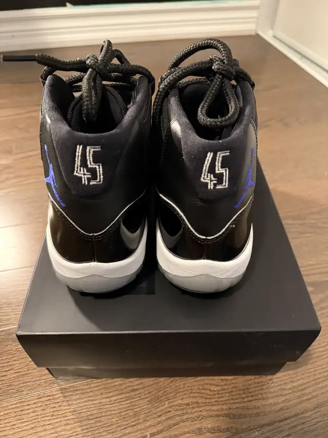 Jordan 11 Space Jam - 2016 Retro - Size 9 in Men's Shoes in Markham / York Region - Image 4
